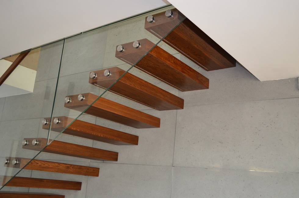 Консольная деревянная лестница: плюсы конструкции и какое дерево выбрать