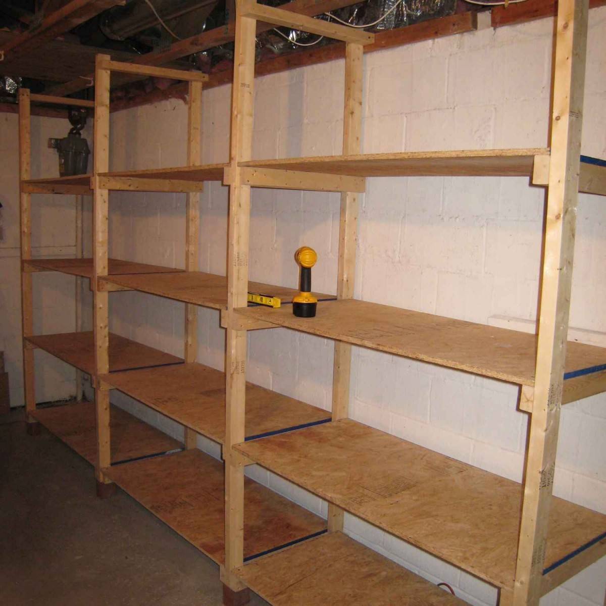 Изготовление полок и стеллажей для хранения инструмента в гараже